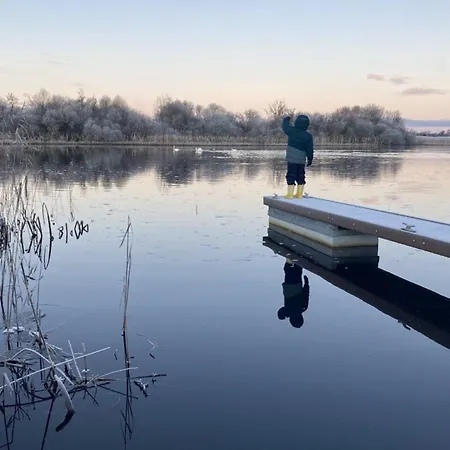 Quiet Riverside Stopover By The Shannon, Perfect For Work Stays And Weekend Breaks *