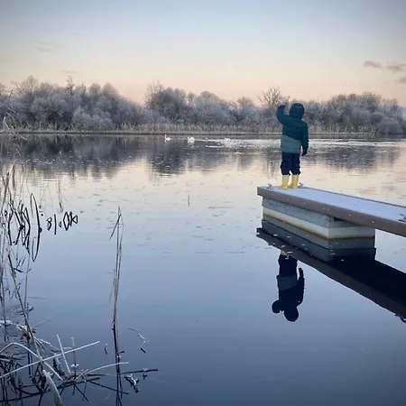 Quiet Riverside Stopover By The Shannon, Perfect For Work Stays And Weekend Breaks *