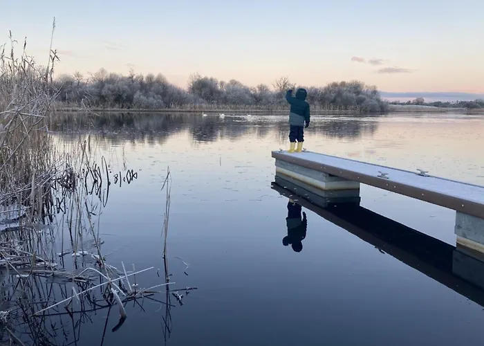 Quiet Riverside Stopover By The Shannon, Perfect For Work Stays And Weekend Breaks *