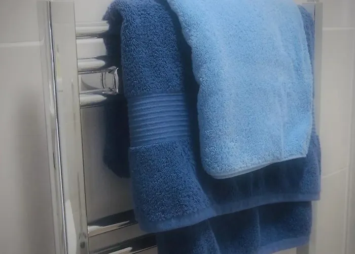 Quiet Riverside Stopover By The Shannon, Perfect For Work Stays And Weekend Breaks *