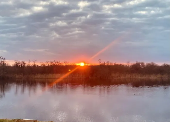 Quiet Riverside Stopover By The Shannon, Perfect For Work Stays And Weekend Breaks * County Leitrim
